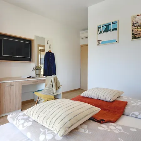 Βίλα Klen For 15 People Near With Jacuzzi And Children Playgorund