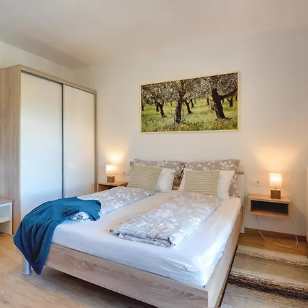 Klen For 15 People Near With Jacuzzi And Children Playgorund Βίλα *