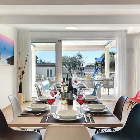 Klen For 15 People Near With Jacuzzi And Children Playgorund Πούλα