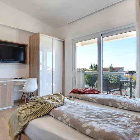 Βίλα Klen For 15 People Near With Jacuzzi And Children Playgorund *