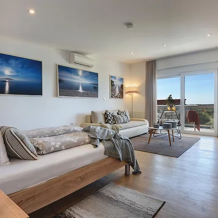 Klen For 15 People Near With Jacuzzi And Children Playgorund * Pula