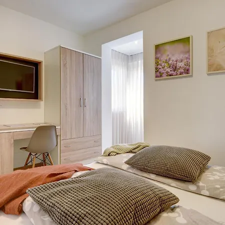 Klen For 15 People Near With Jacuzzi And Children Playgorund Villa