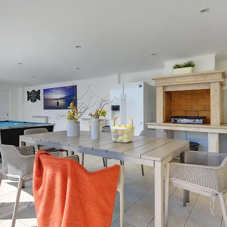 Βίλα Klen For 15 People Near With Jacuzzi And Children Playgorund