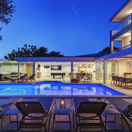 Villa Klen For 15 People Near With Jacuzzi And Children Playgorund Pula
