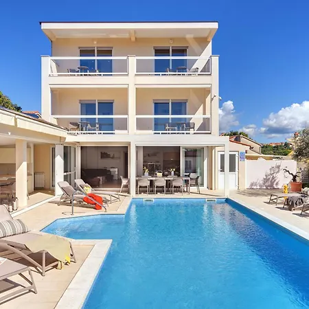 Klen For 15 People Near With Jacuzzi And Children Playgorund Βίλα