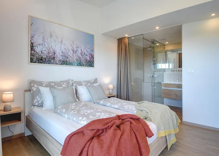 Klen For 15 People Near With Jacuzzi And Children Playgorund * Пула