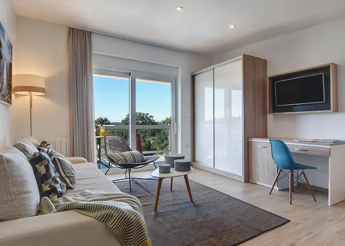 Вілла Klen For 15 People Near With Jacuzzi And Children Playgorund Пула