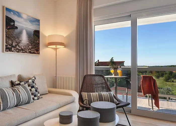 Klen For 15 People Near With Jacuzzi And Children Playgorund Вілла Пула