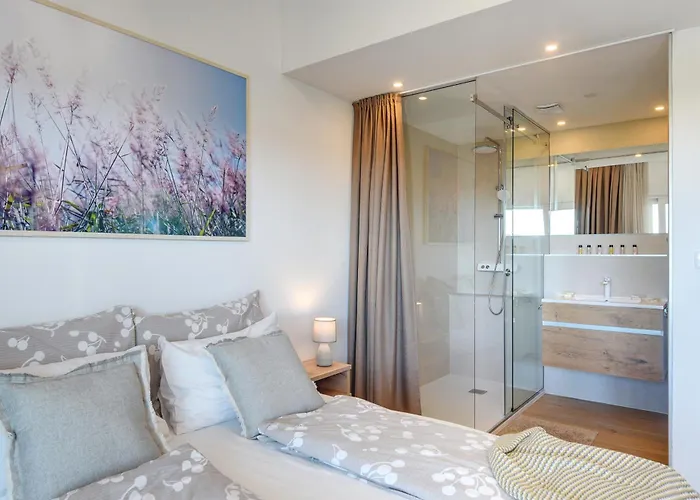 Вілла Klen For 15 People Near With Jacuzzi And Children Playgorund Пула