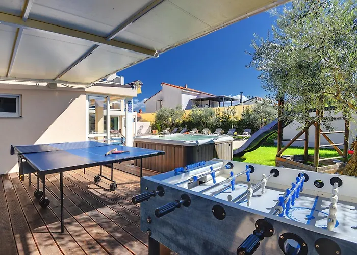 Klen For 15 People Near With Jacuzzi And Children Playgorund * Пула