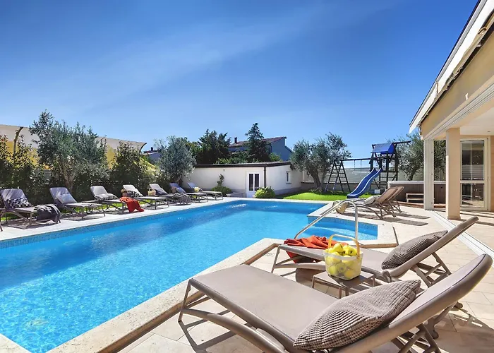 Klen For 15 People Near With Jacuzzi And Children Playgorund *