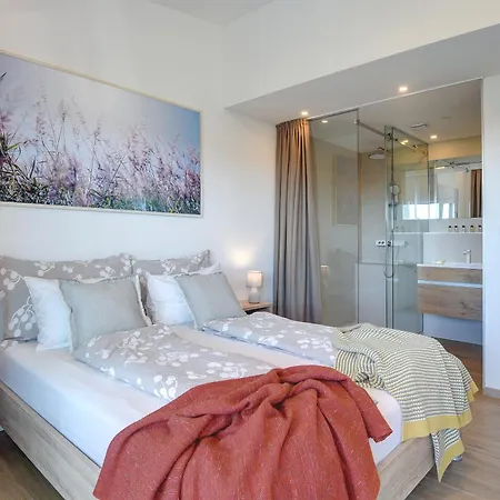 Klen For 15 People Near With Jacuzzi And Children Playgorund * بولا