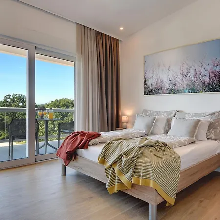 Villa Klen For 15 People Near With Jacuzzi And Children Playgorund Pula