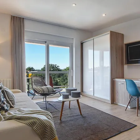 Villa Klen For 15 People Near With Jacuzzi And Children Playgorund Pula