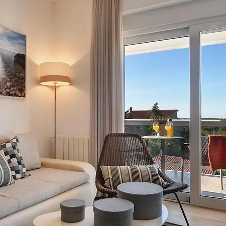 Klen For 15 People Near With Jacuzzi And Children Playgorund Villa Pula