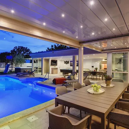 Klen For 15 People Near With Jacuzzi And Children Playgorund * بولا