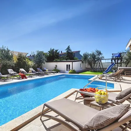 Klen For 15 People Near With Jacuzzi And Children Playgorund *