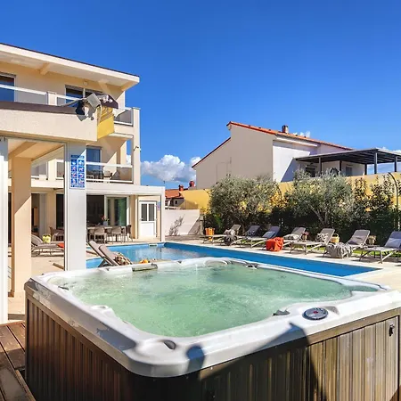 فيلة Klen For 15 People Near With Jacuzzi And Children Playgorund *