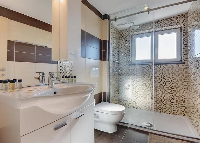 Klen For 15 People Near With Jacuzzi And Children Playgorund Pula