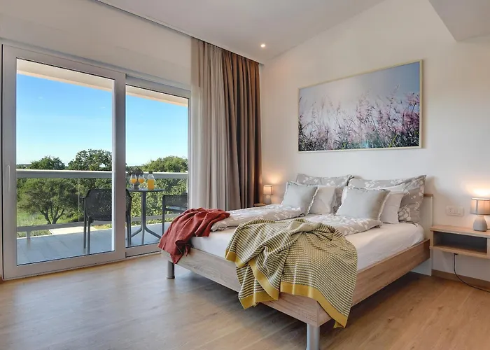 Villa Klen For 15 People Near With Jacuzzi And Children Playgorund Pula