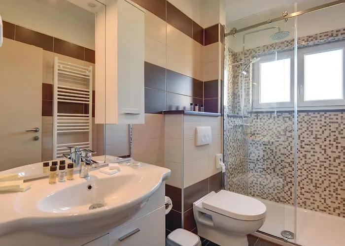 Klen For 15 People Near With Jacuzzi And Children Playgorund