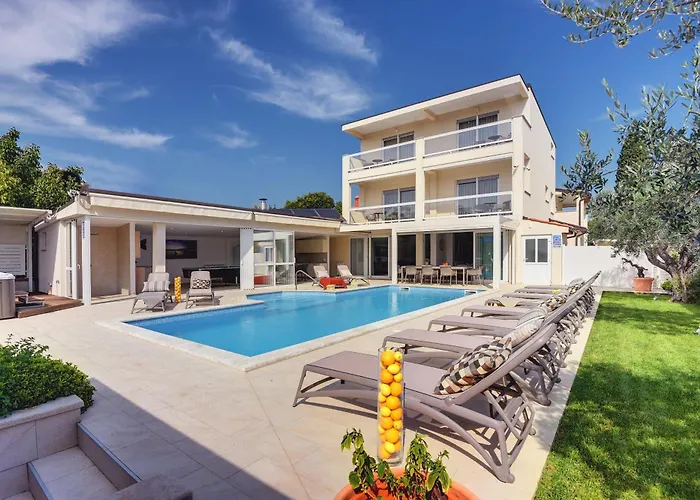 Villa Klen For 15 People Near With Jacuzzi And Children Playgorund Pula