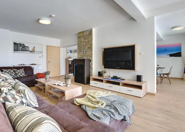 Klen For 15 People Near With Jacuzzi And Children Playgorund Pula