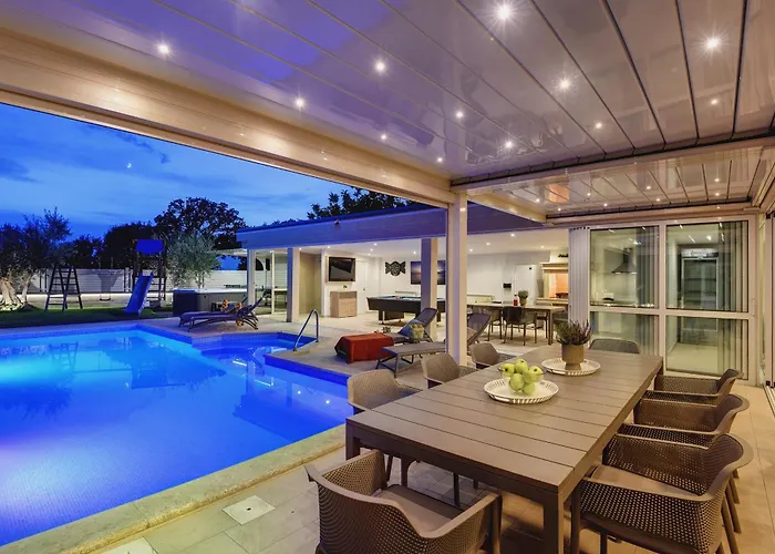 Klen For 15 People Near With Jacuzzi And Children Playgorund * Pula
